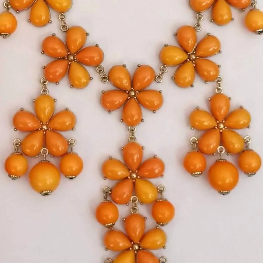 Orange multi-tonal flower necklace